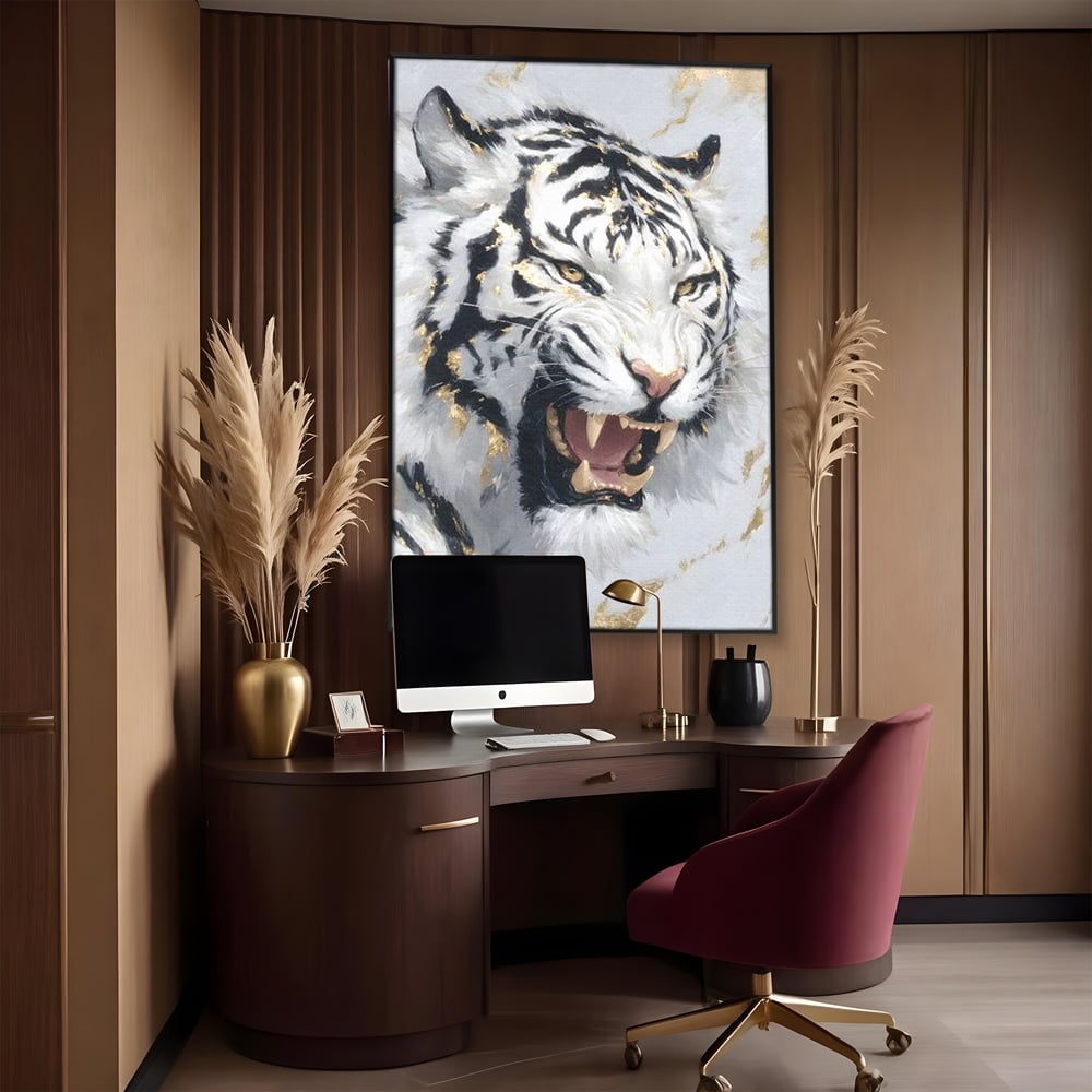 Tablou canvas cu tablou canvas cu tigru alb si auriu, in rama de aluminiu negru, pe perete intr-un birou